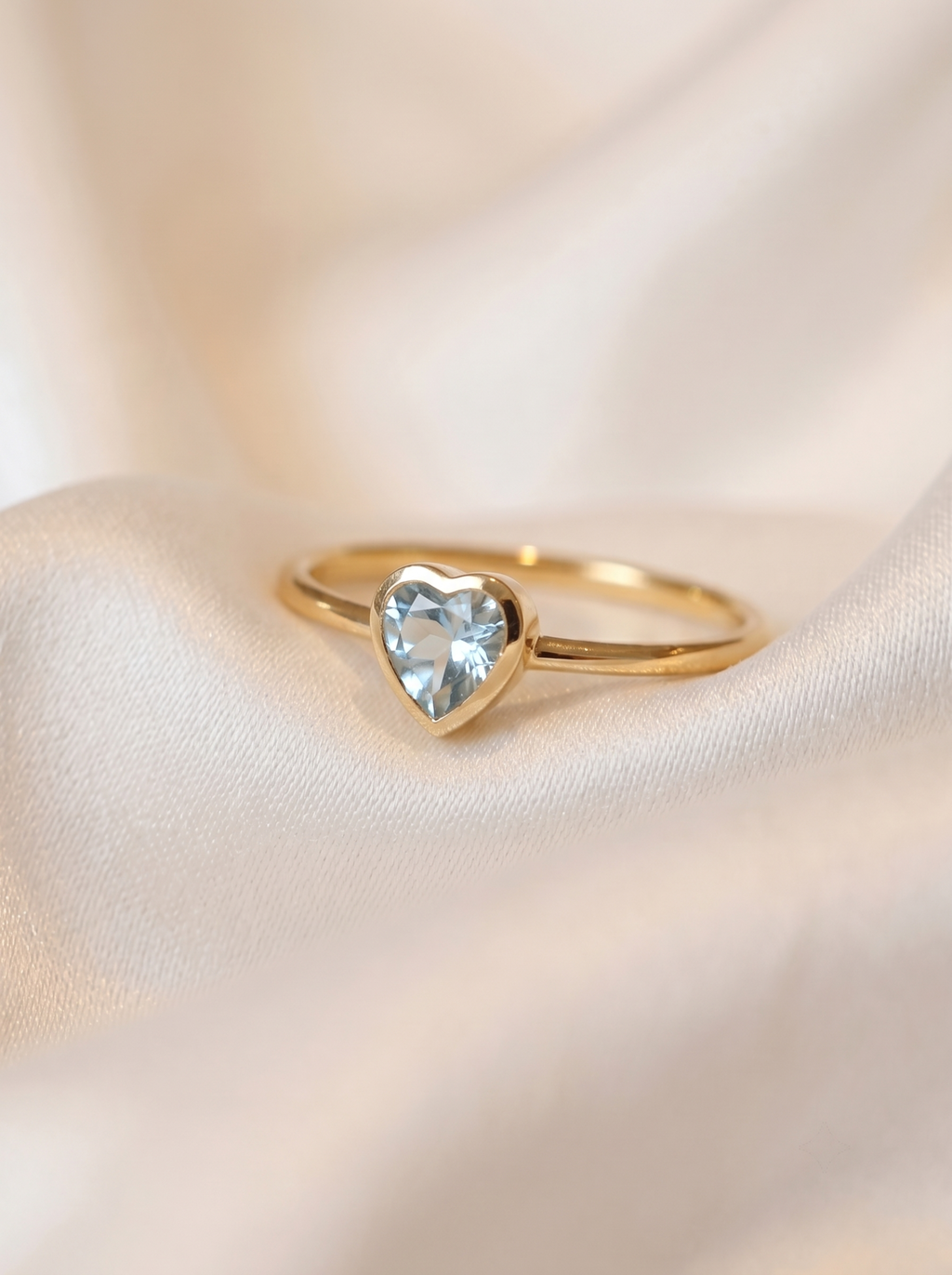 18k Gold Sapphire Heart Ring