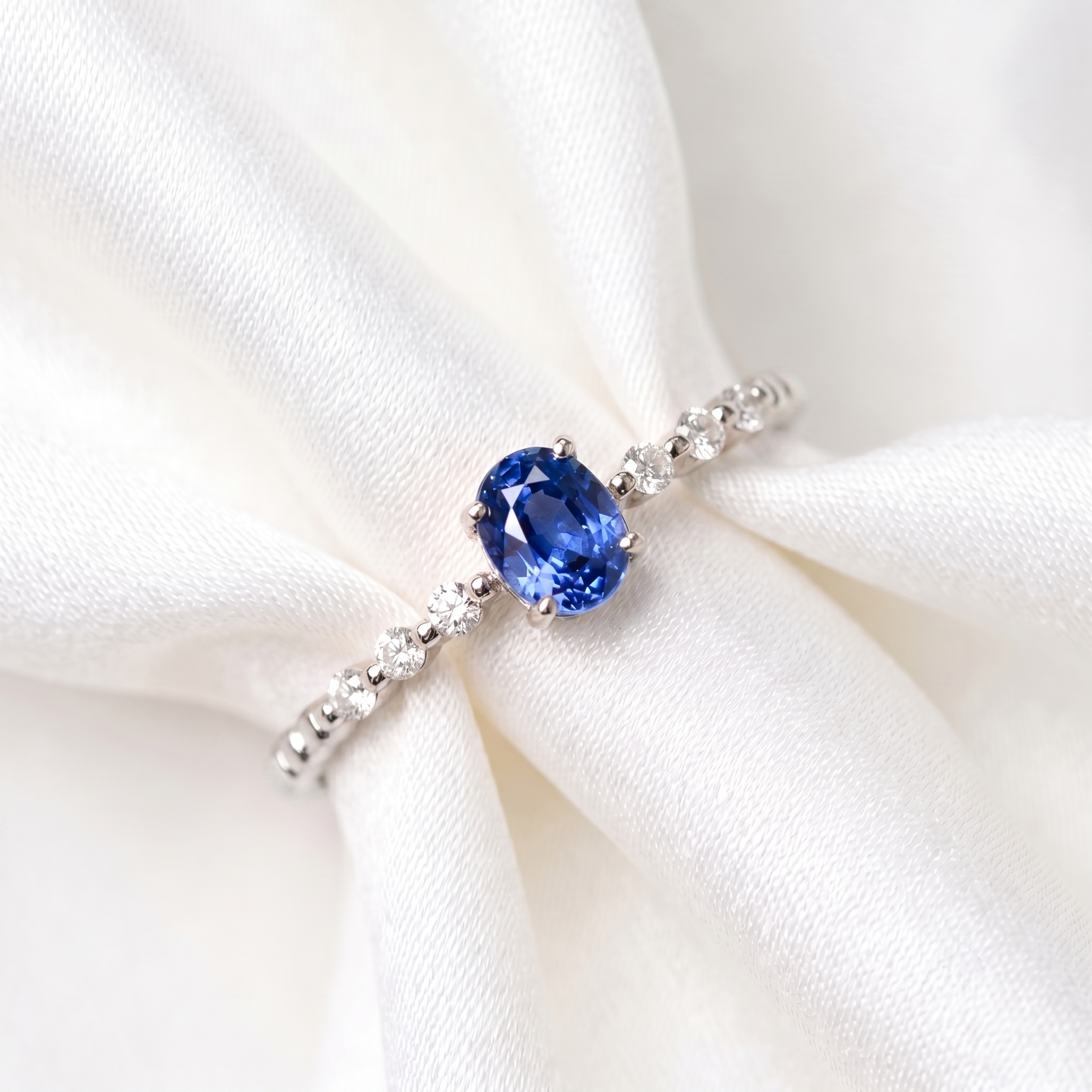 18k White Gold Sapphire Diamond Ring