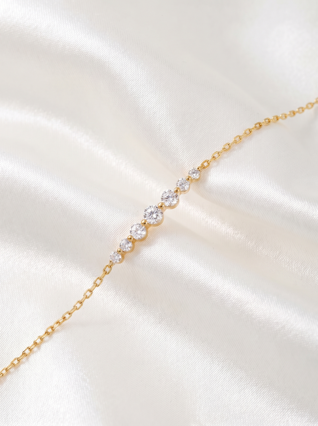 18k Gold Graduated Lab Grown Diamond Bracelet