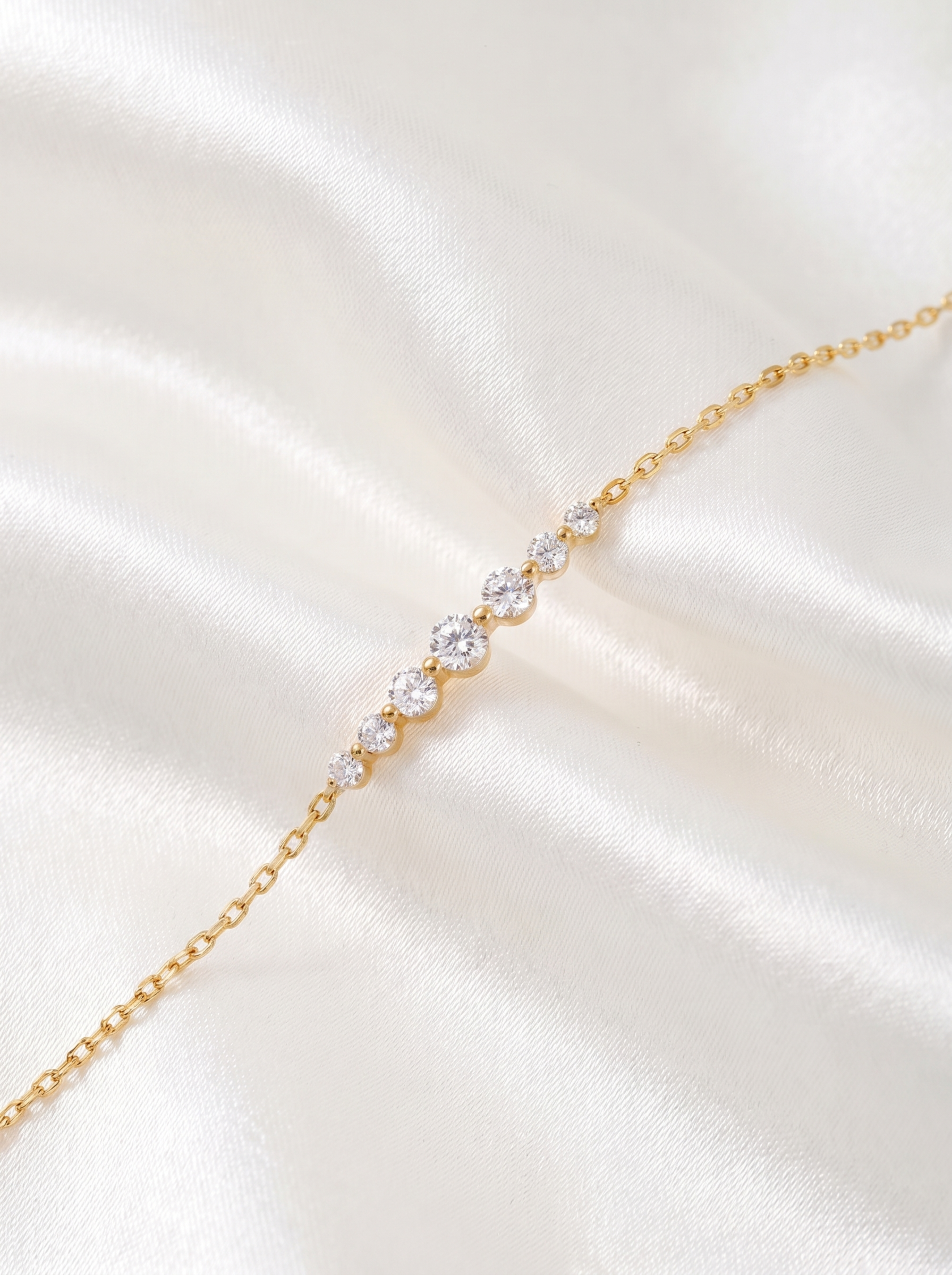 18k Gold Graduated Lab Grown Diamond Bracelet