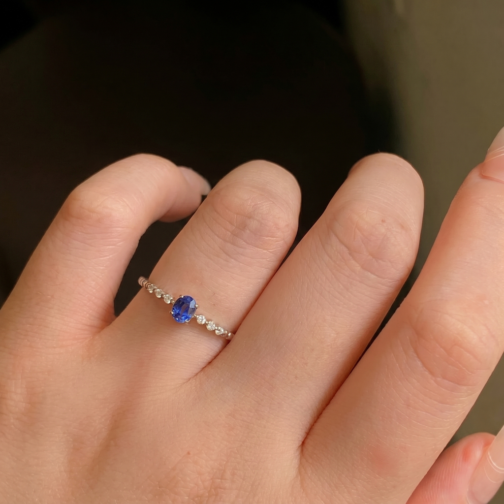 18k White Gold Sapphire Diamond Ring