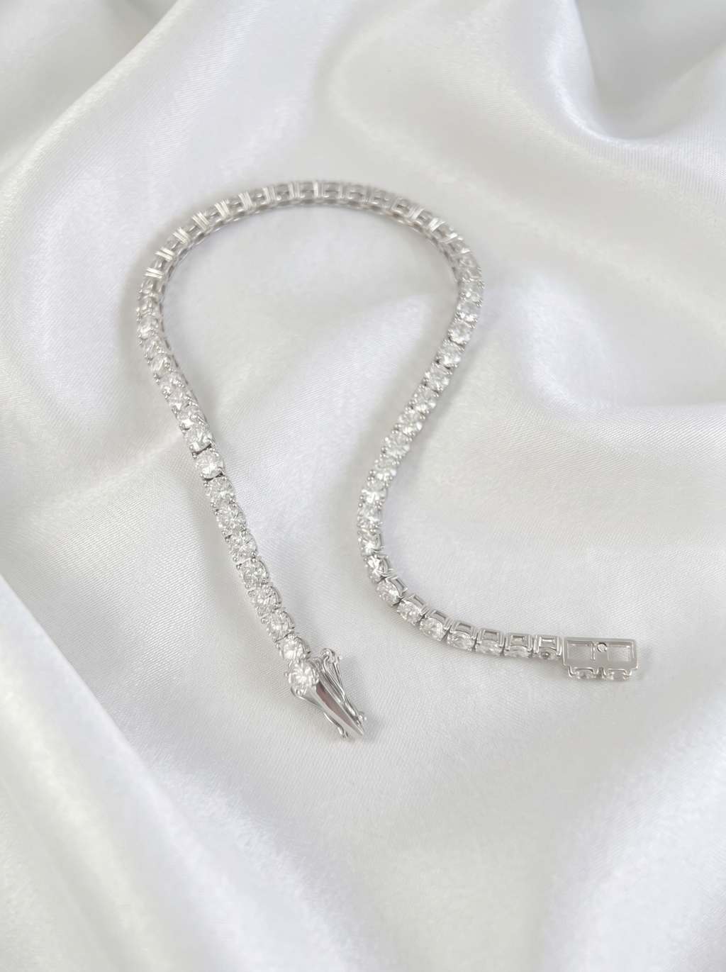 Soft Glint Diamond Bracelet