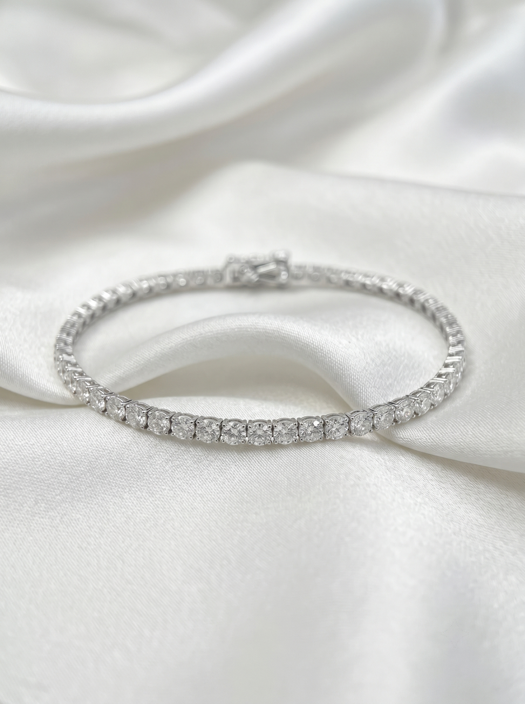 Soft Glint Diamond Bracelet
