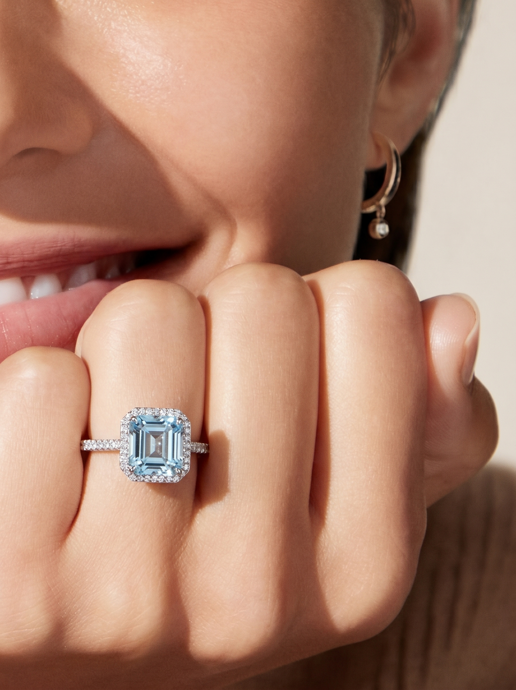 18k White Gold Sapphire Frame Ring