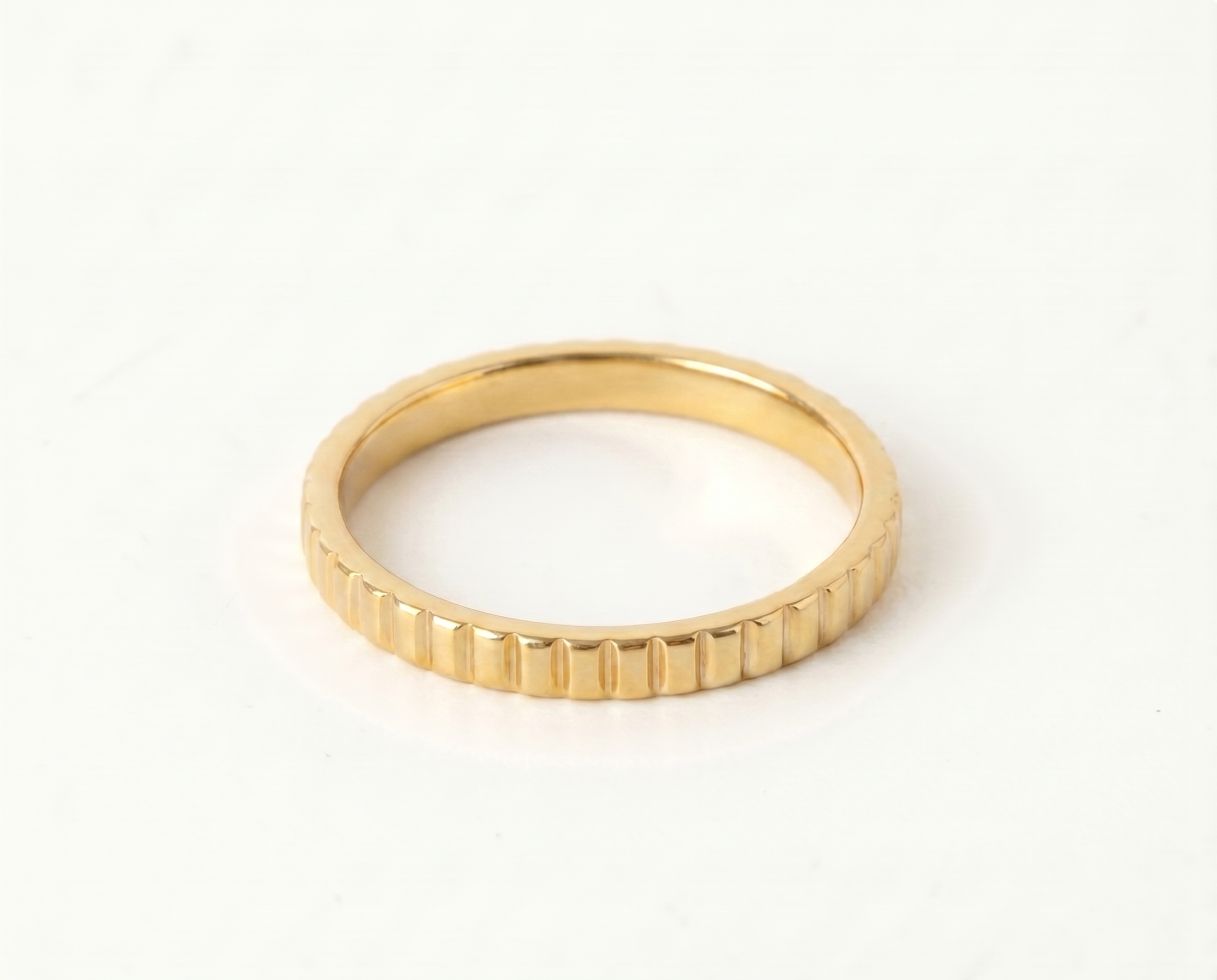 18k Gold Linear Ridge Ring