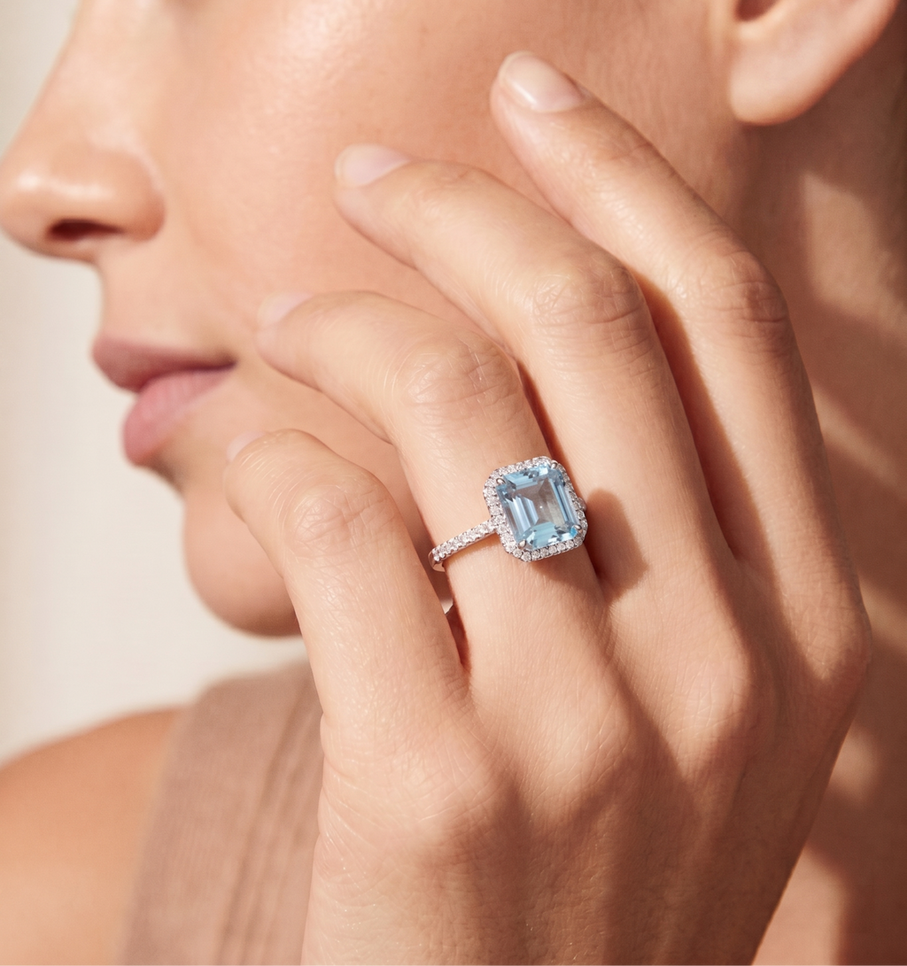 18k White Gold Sapphire Frame Ring