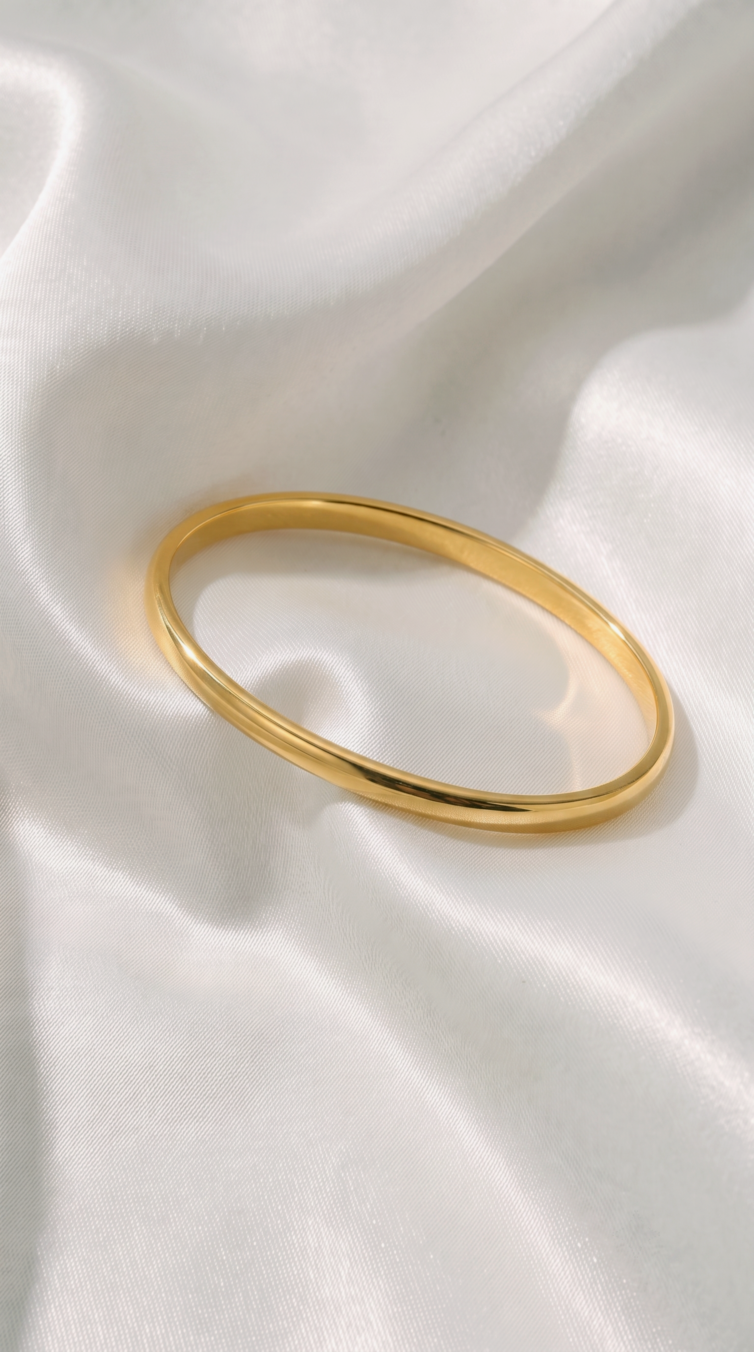 18k Gold Fine Line Ring