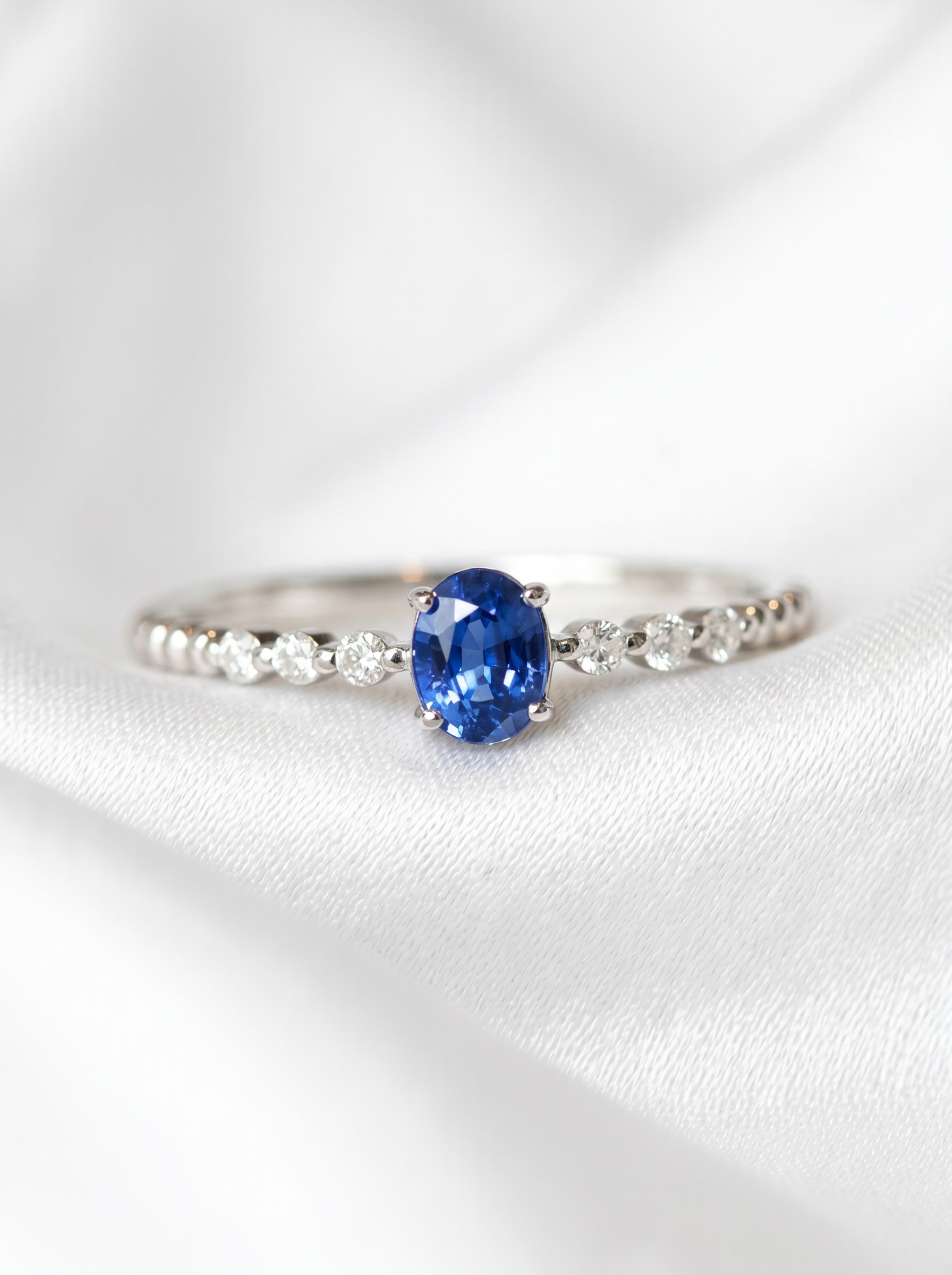 18k White Gold Sapphire Diamond Ring