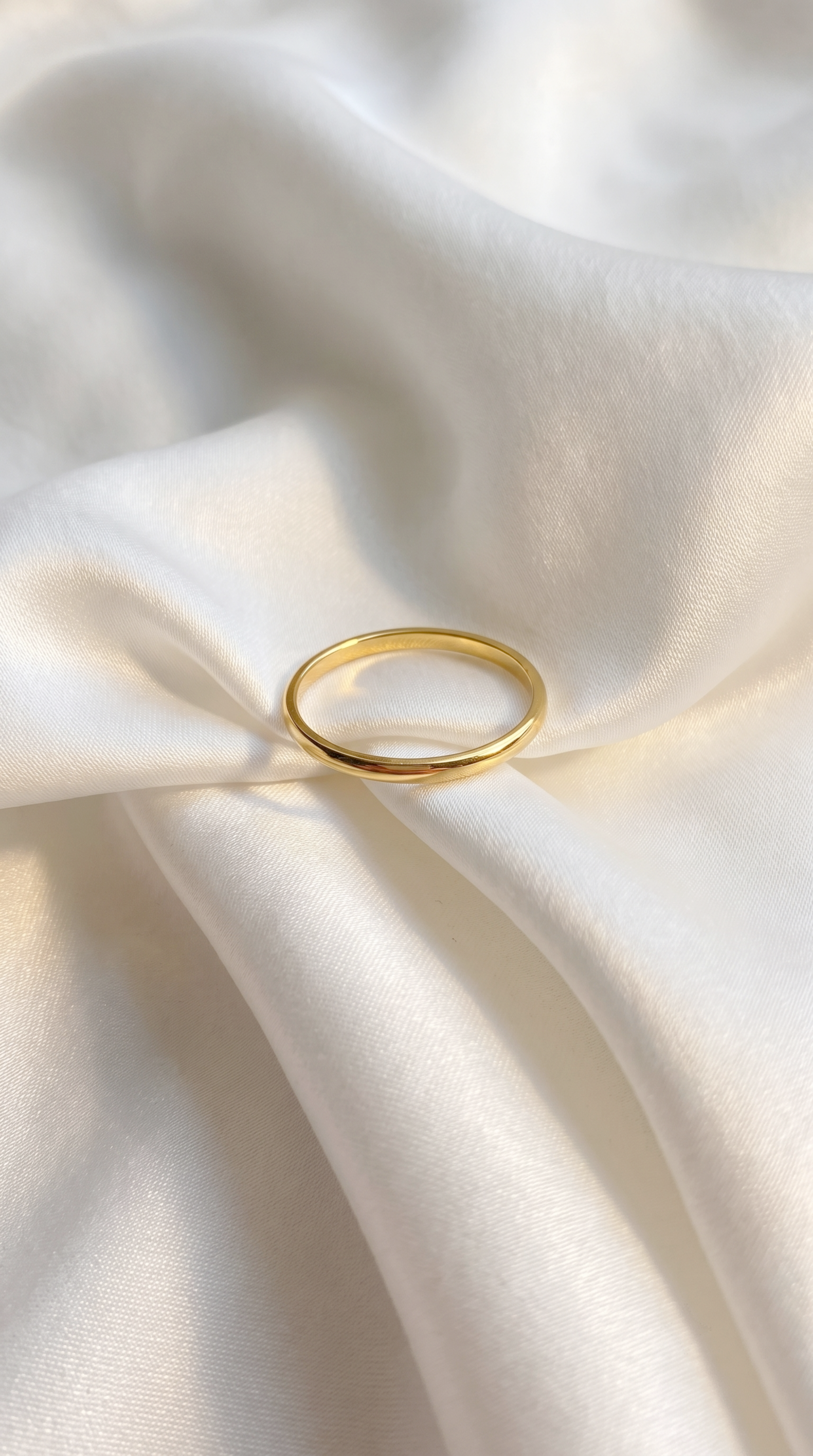 18k Gold Fine Line Ring
